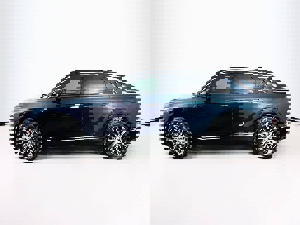 Used 2024 Cadillac Lyriq Luxury image 2