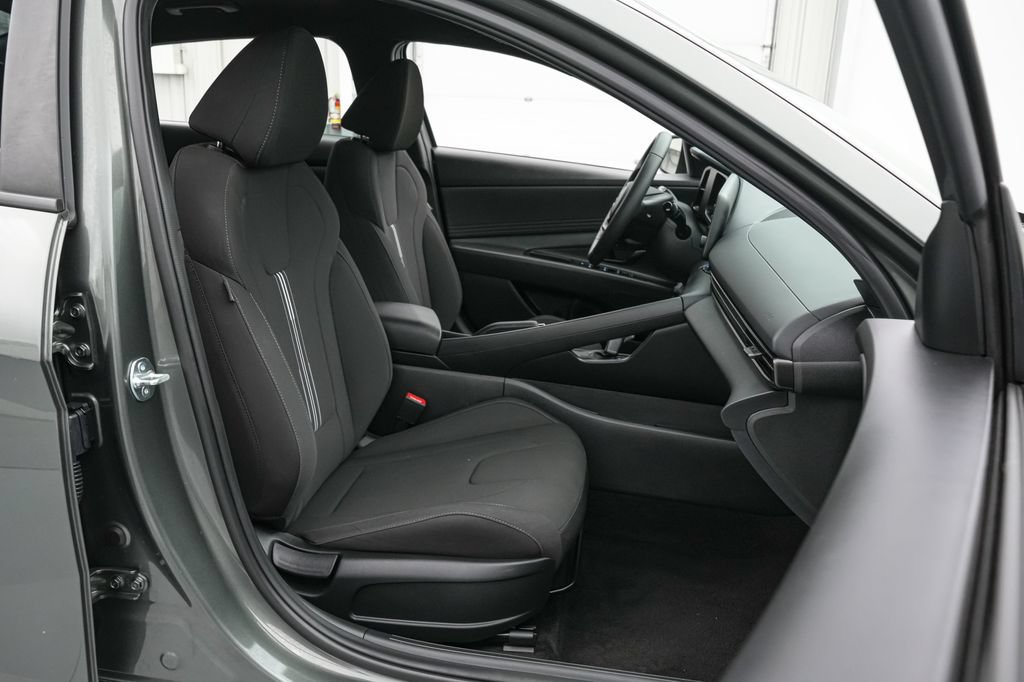 Used 2025 Hyundai Elantra Sport FWD image 20