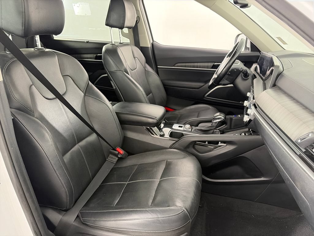 Used 2023 Kia Telluride EX w/ EX Captain's Chair Package AWD/4WD image 30