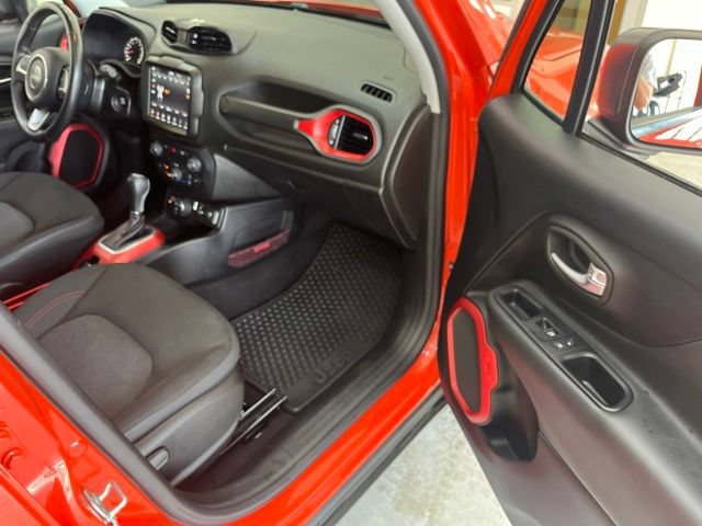 Used 2018 Jeep Renegade Trailhawk w/ UConnect 8.4 Nav Group AWD/4WD image 31