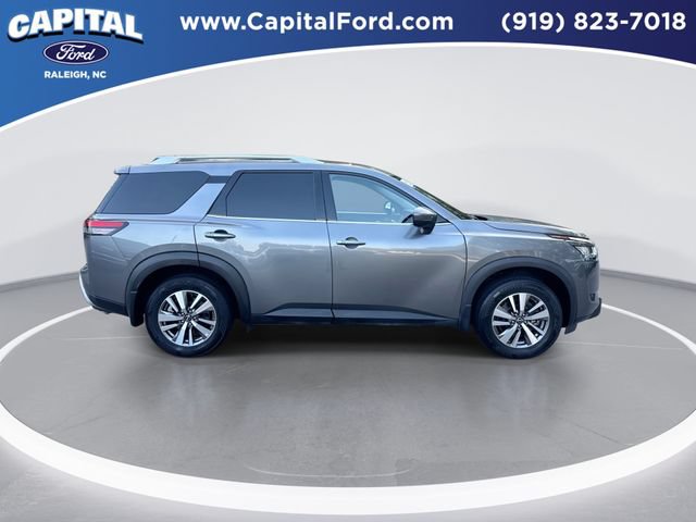 Used 2022 Nissan Pathfinder SL FWD image 9