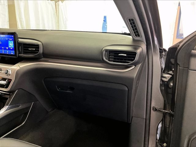 Certified 2022 Ford Explorer XLT w/ Equipment Group 202A AWD/4WD image 15