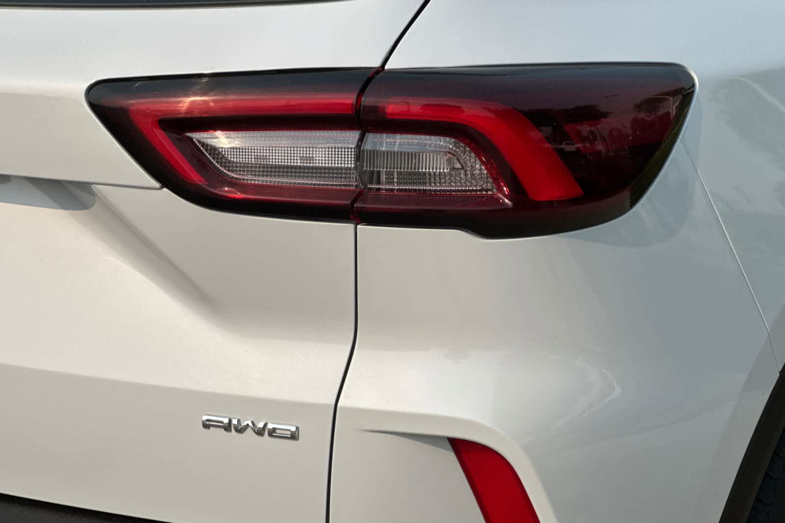Certified 2025 Ford Escape Platinum AWD/4WD image 28