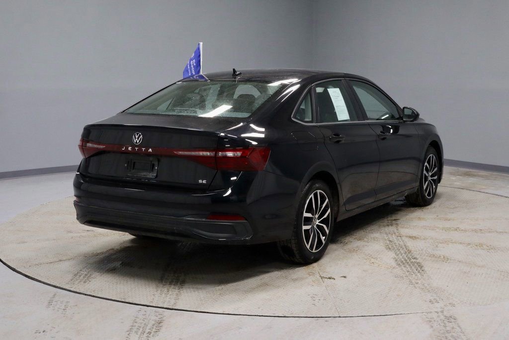 Used 2025 Volkswagen Jetta SE image 5