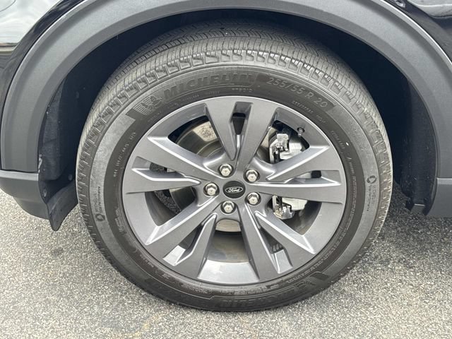Certified 2023 Ford Explorer XLT w/ Equipment Group 202A AWD/4WD image 39