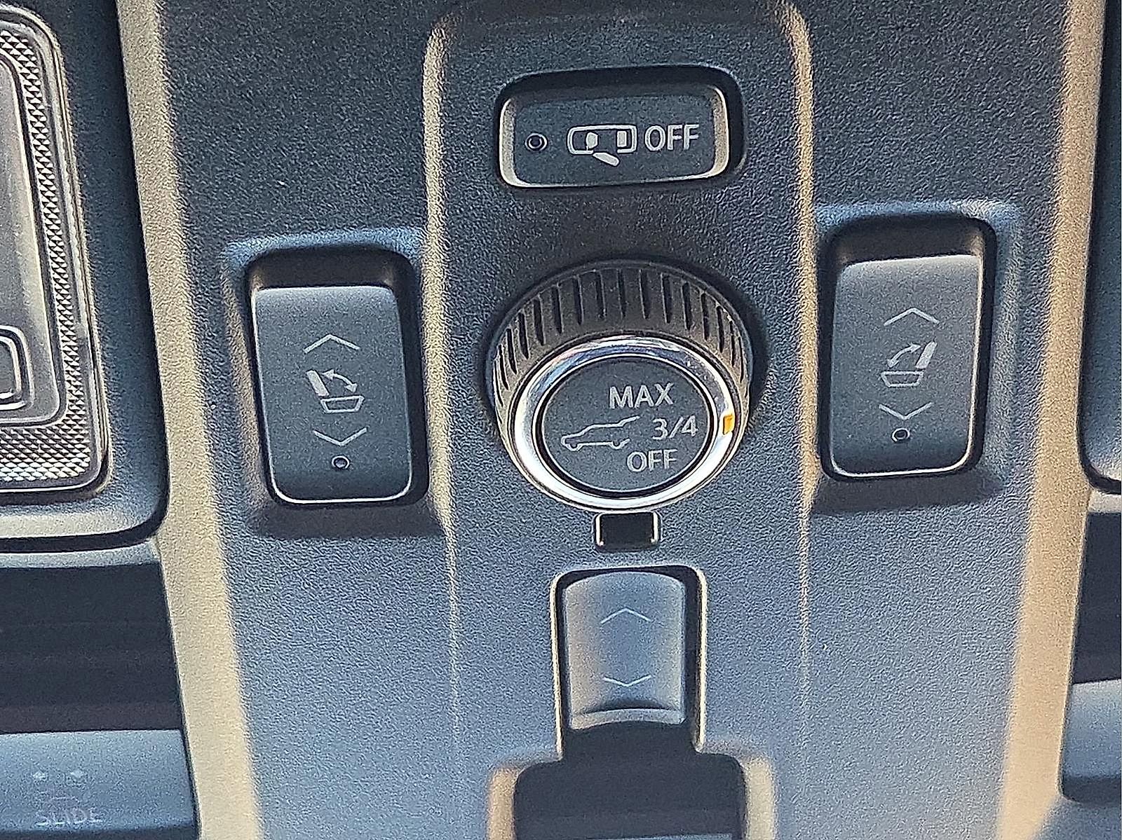 Used 2023 GMC Yukon Denali RWD image 21