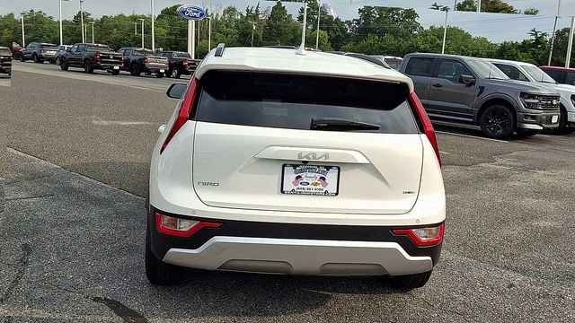 Used 2023 Kia Niro EX FWD image 7