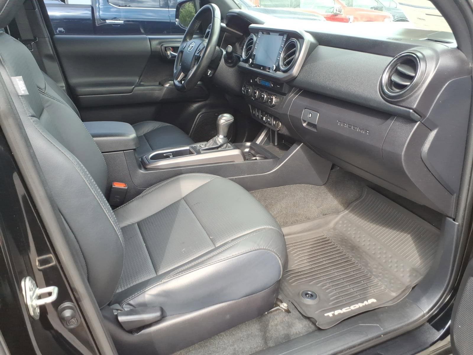 Used 2020 Toyota Tacoma TRD Sport w/ TRD Premium Sport Package AWD/4WD image 28