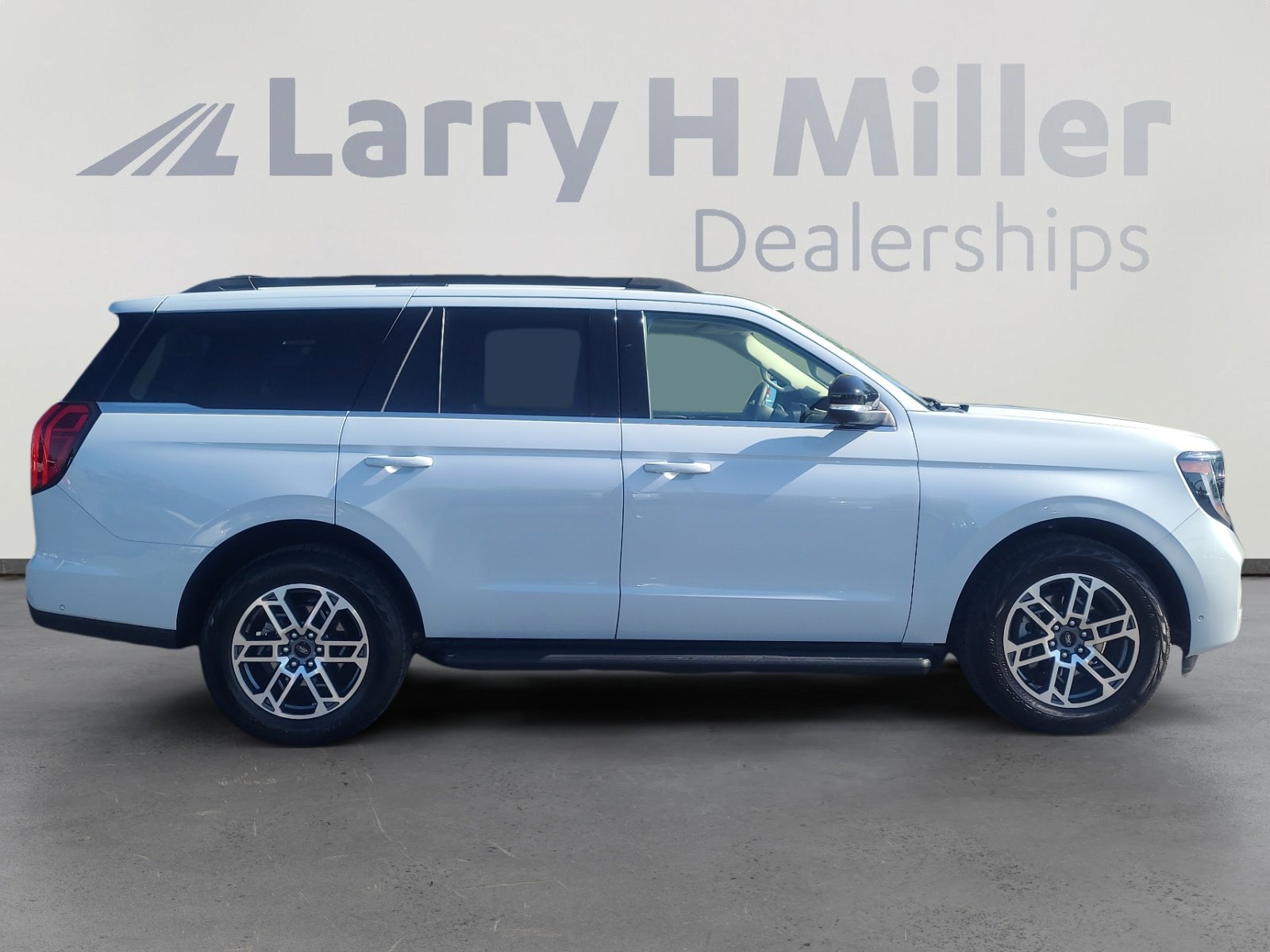Certified 2025 Ford Expedition Active AWD/4WD image 6