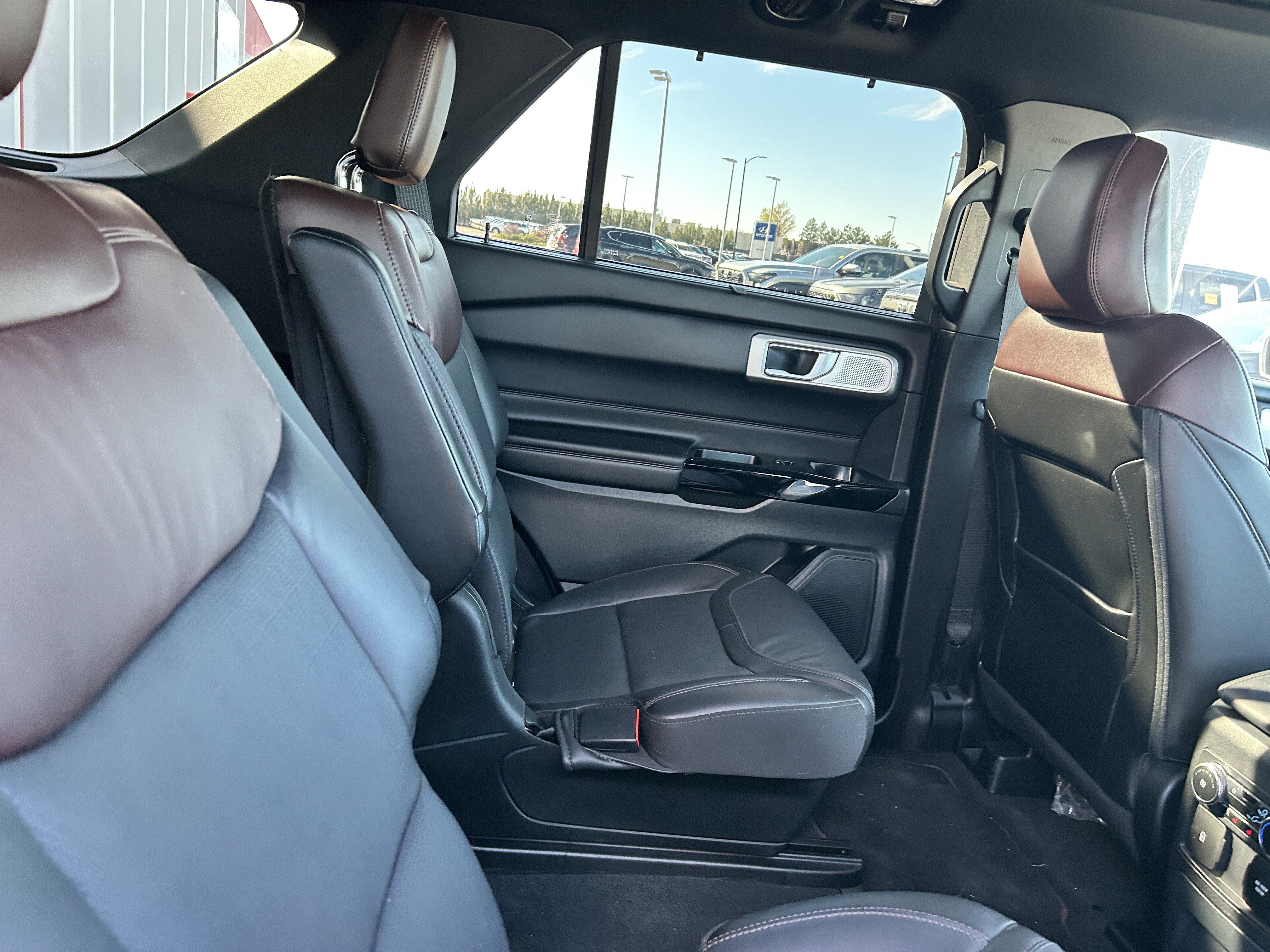 Certified 2023 Ford Explorer Platinum w/ Technology Package AWD/4WD image 12