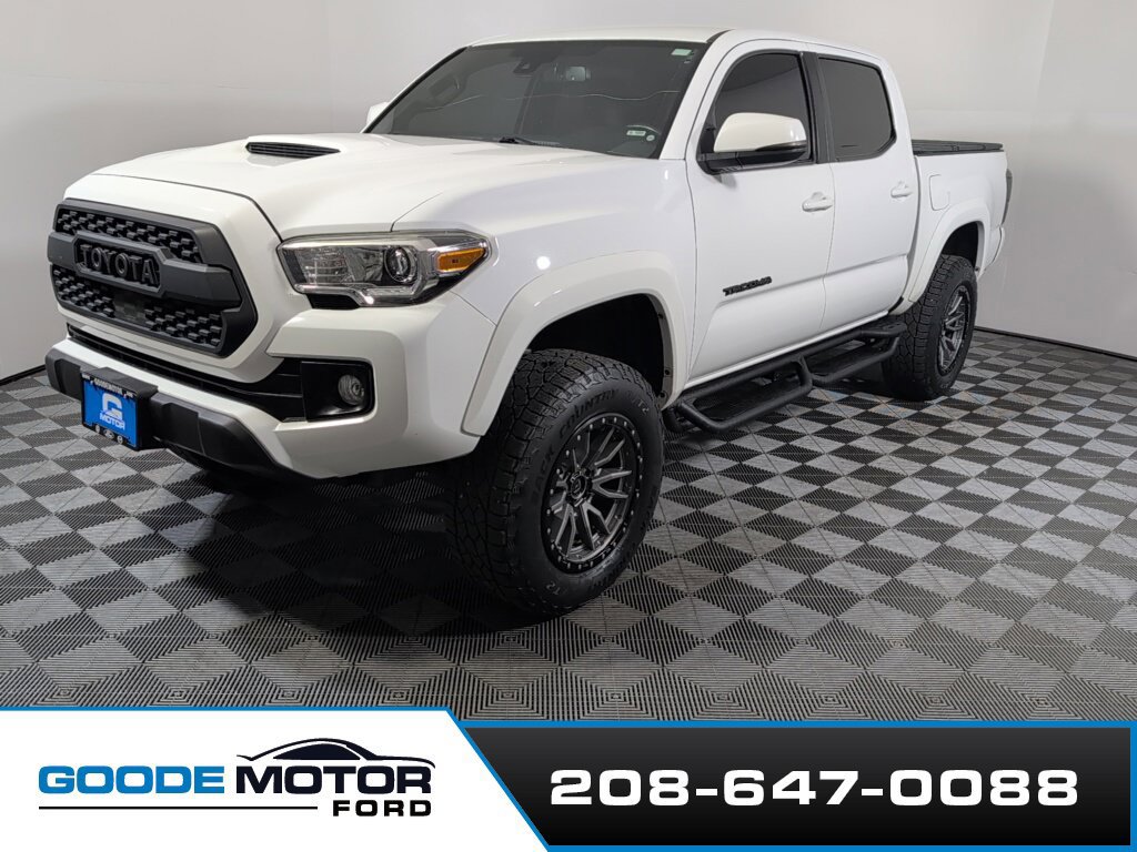 Used 2018 Toyota Tacoma TRD Sport w/ Technology Package AWD/4WD image 4
