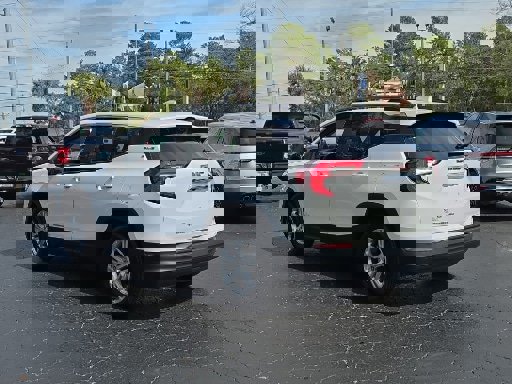 Used 2022 GMC Terrain SLE w/ Driver Convenience Package image 3