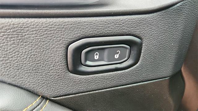 Used 2025 Jeep Wrangler Unlimited Sahara image 21