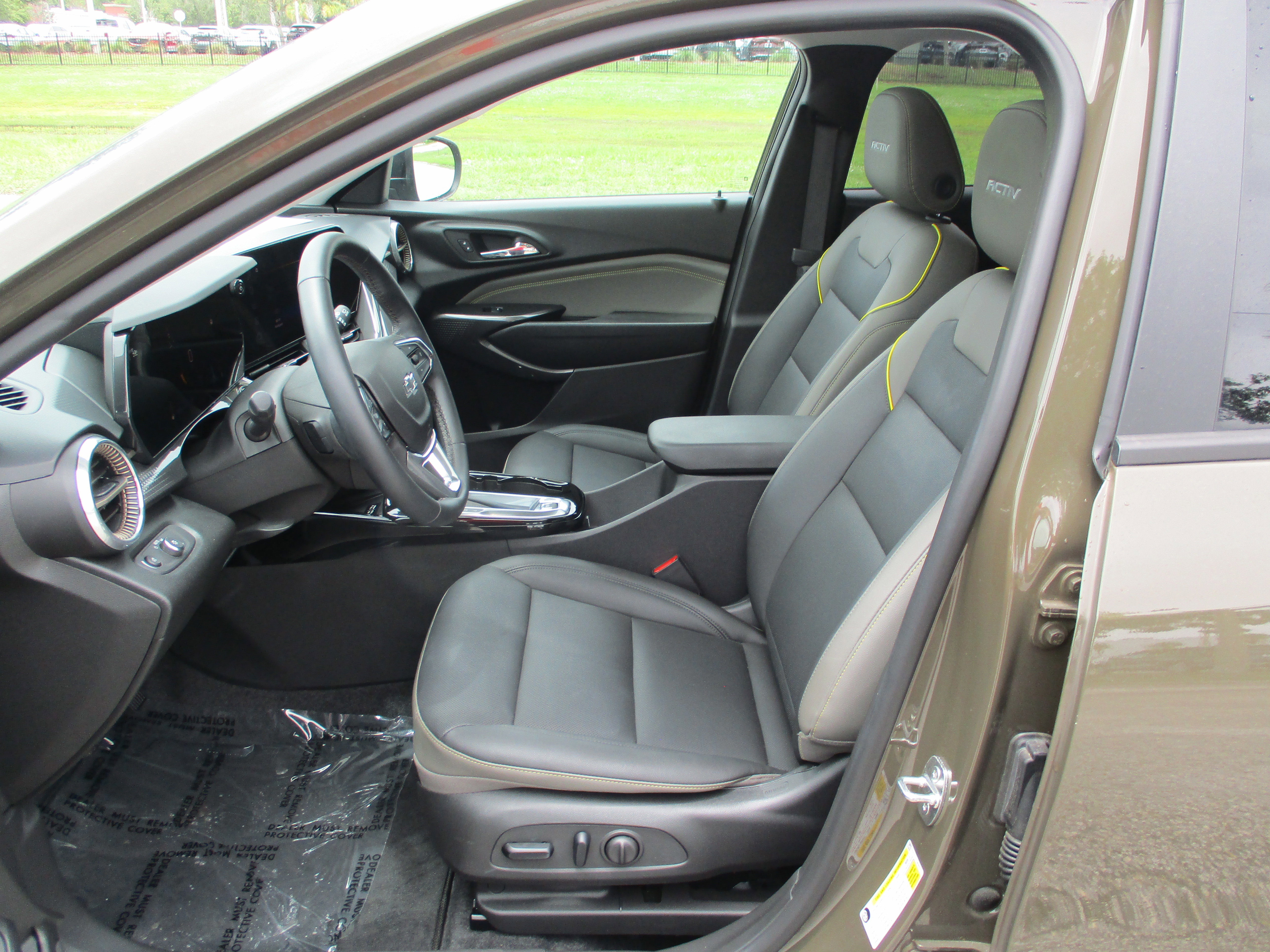 Used 2024 Chevrolet Trax ACTIV w/ Sunroof Package image 17