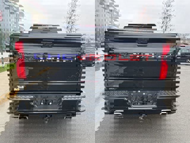 Used 2022 Chevrolet Silverado 1500 High Country w/ Technology Package image 4