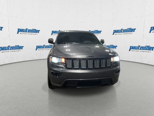 Used 2018 Jeep Grand Cherokee Altitude AWD/4WD image 3