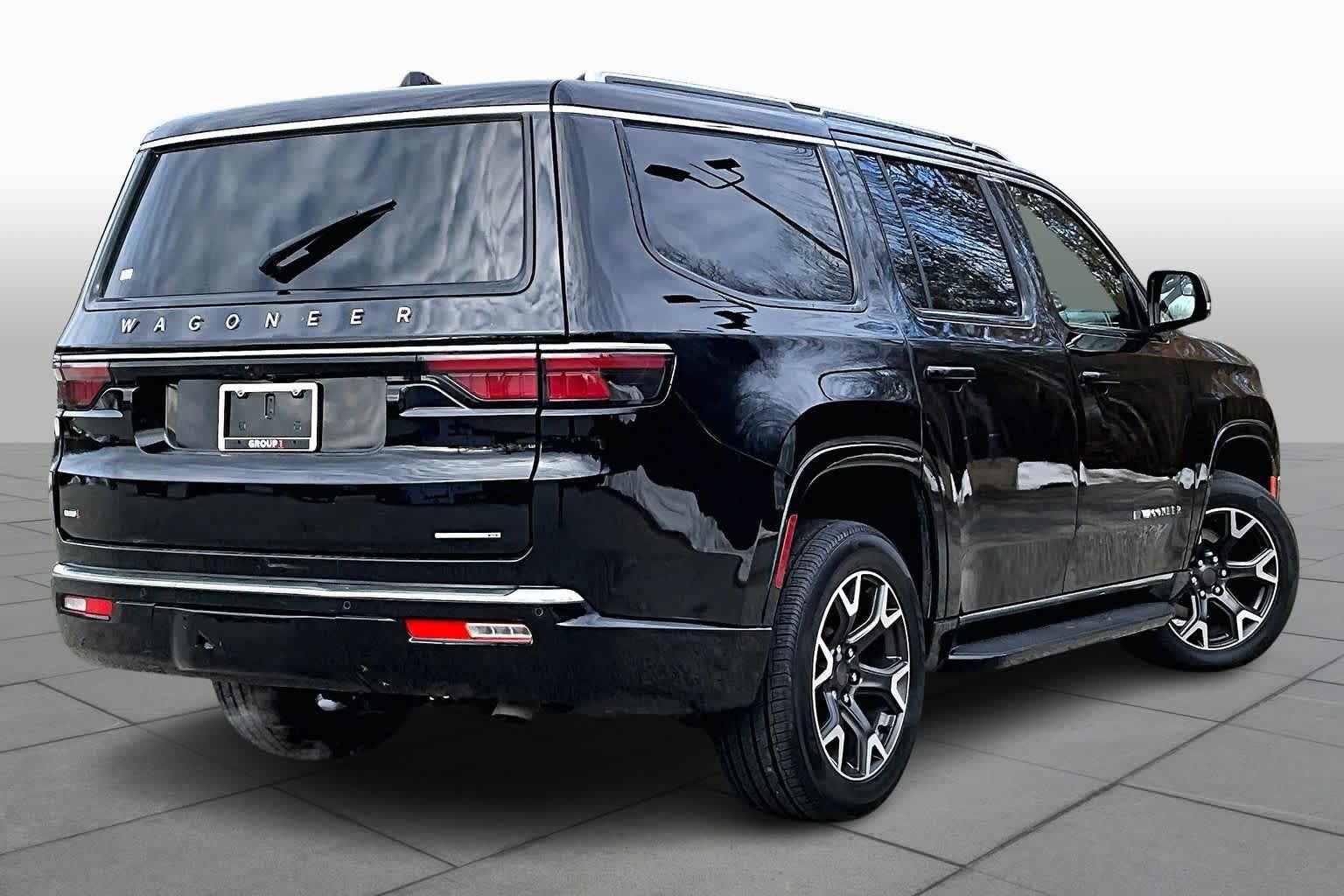 Used 2024 Jeep Wagoneer Series III w/ Flexible Seating Group AWD/4WD image 13