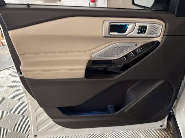Certified 2023 Ford Explorer Platinum w/ Technology Package AWD/4WD image 17