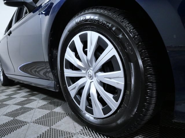 Used 2021 Toyota Camry LE FWD image 2