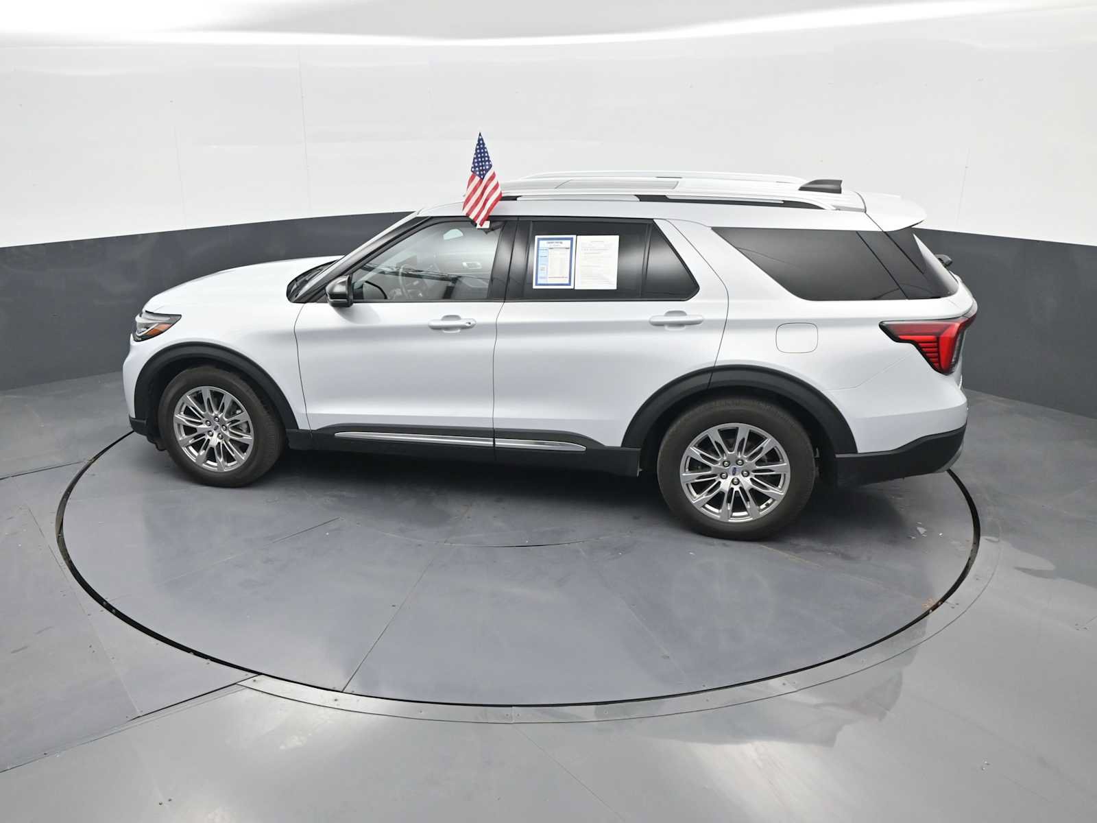 Certified 2025 Ford Explorer Platinum RWD image 26