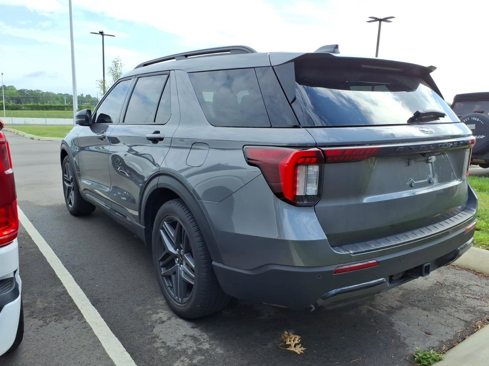 Certified 2025 Ford Explorer ST-Line w/ Premium Package RWD image 5