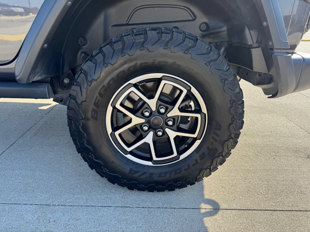 Used 2025 Jeep Wrangler Unlimited Rubicon AWD/4WD image 6