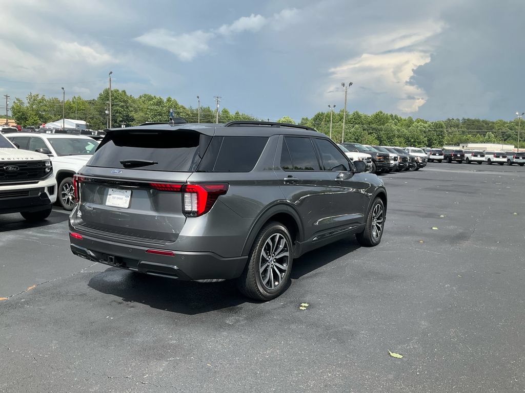 Certified 2026 Ford Explorer ST-Line RWD image 5