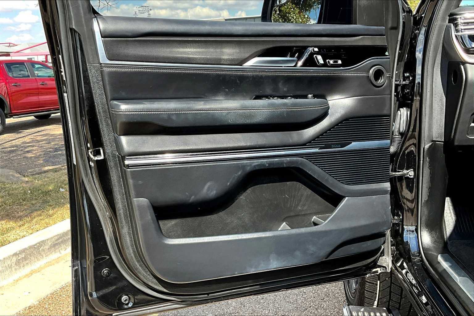 Used 2022 Jeep Grand Wagoneer Series II image 20