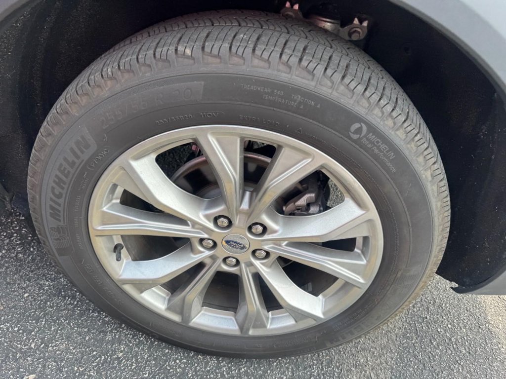 Certified 2024 Ford Explorer Limited RWD image 9