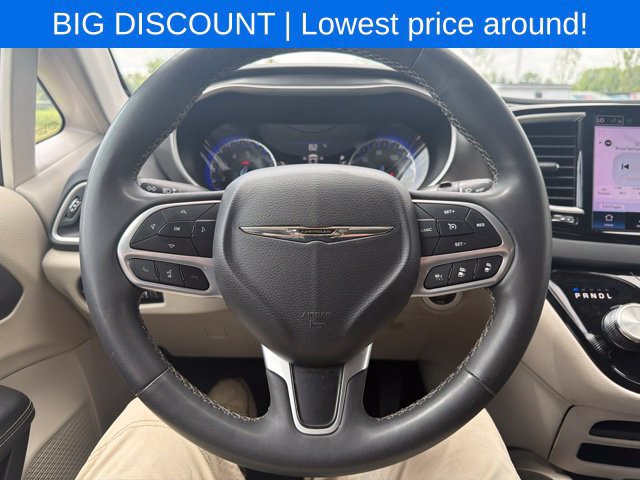 Used 2023 Chrysler Pacifica Touring-L FWD image 51