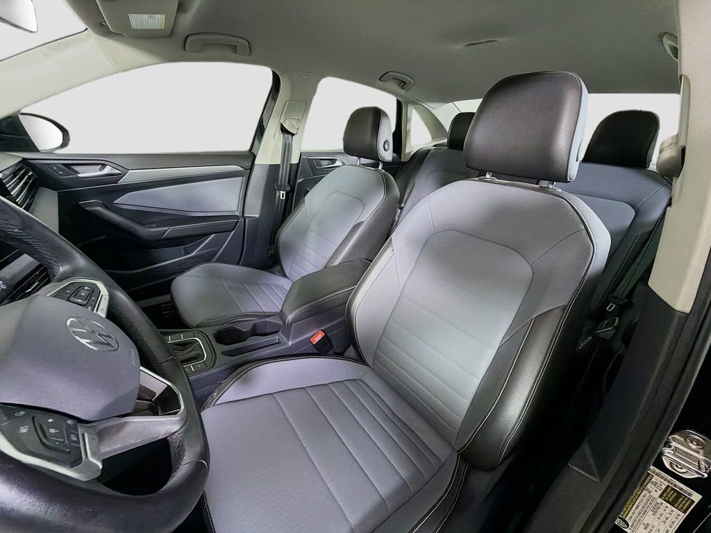 Used 2025 Volkswagen Jetta SE FWD image 13