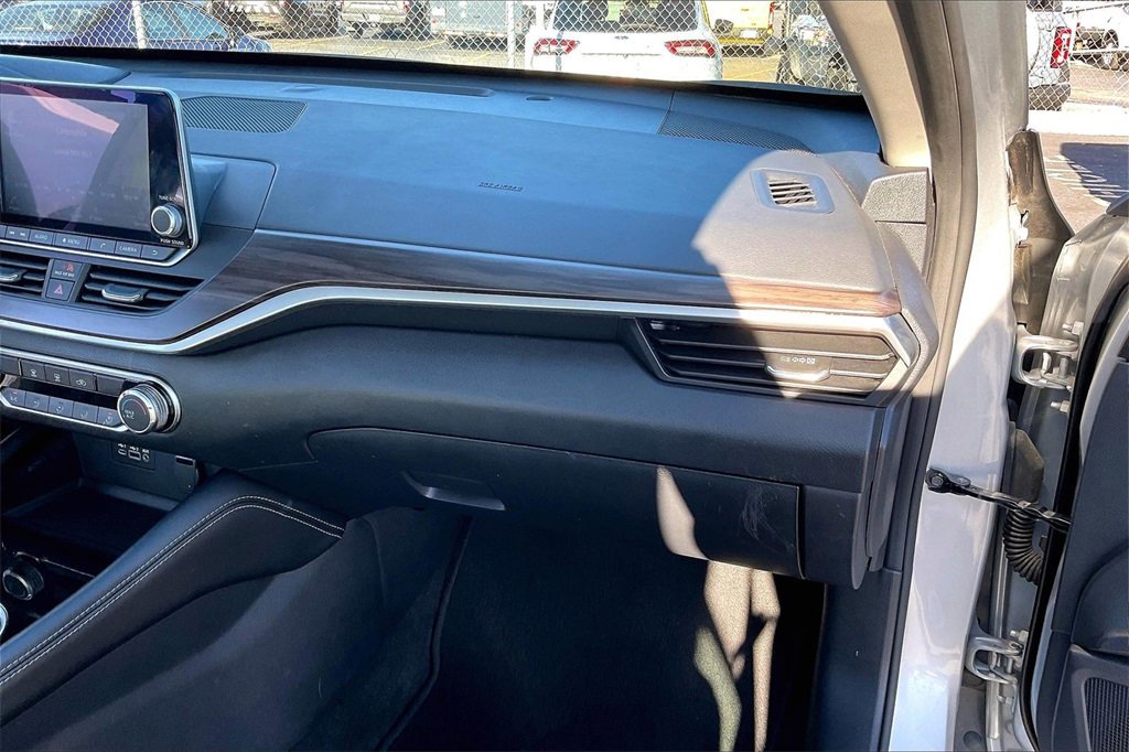 Used 2023 Nissan Altima 2.5 SV image 14