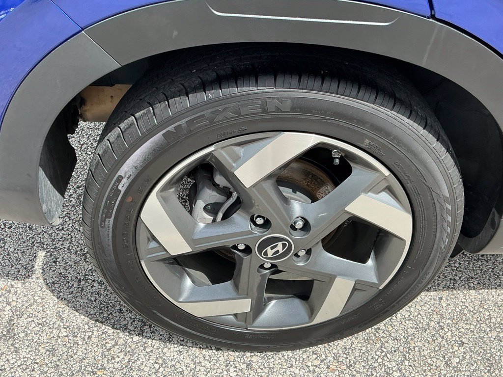 Used 2025 Hyundai Venue SEL FWD image 14