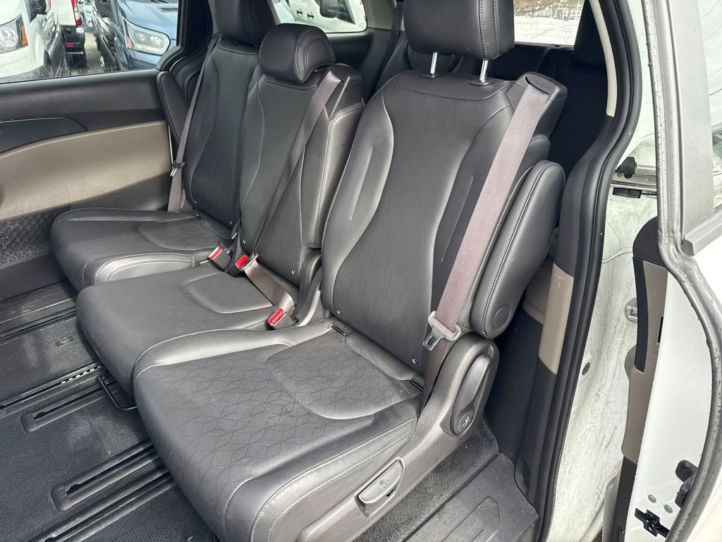 Used 2025 Kia Carnival LXS image 27
