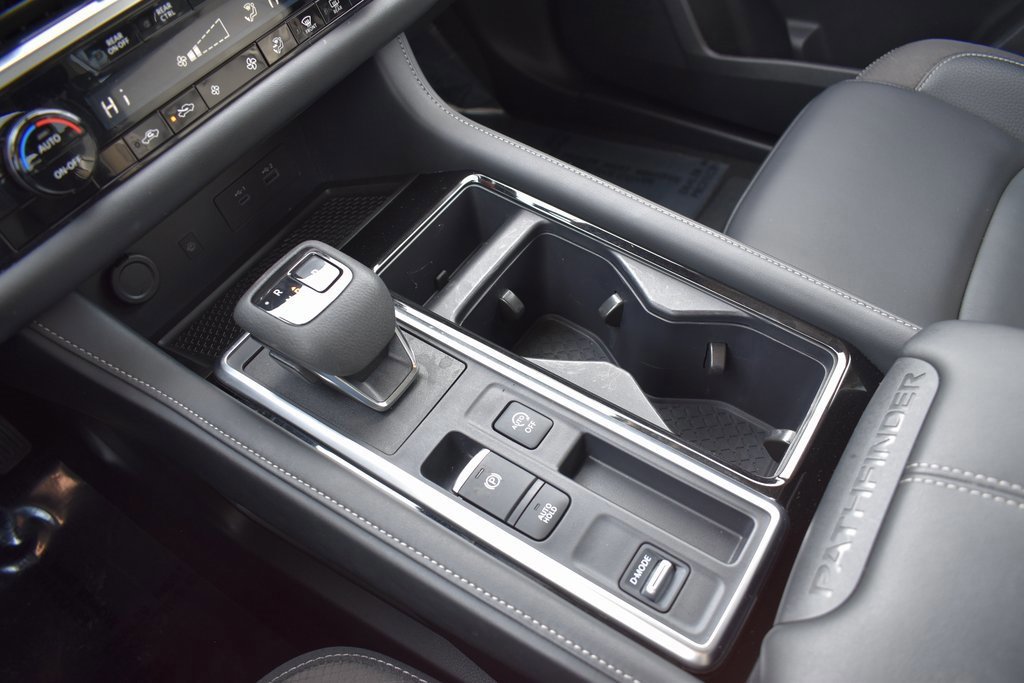 Used 2024 Nissan Pathfinder SL image 13
