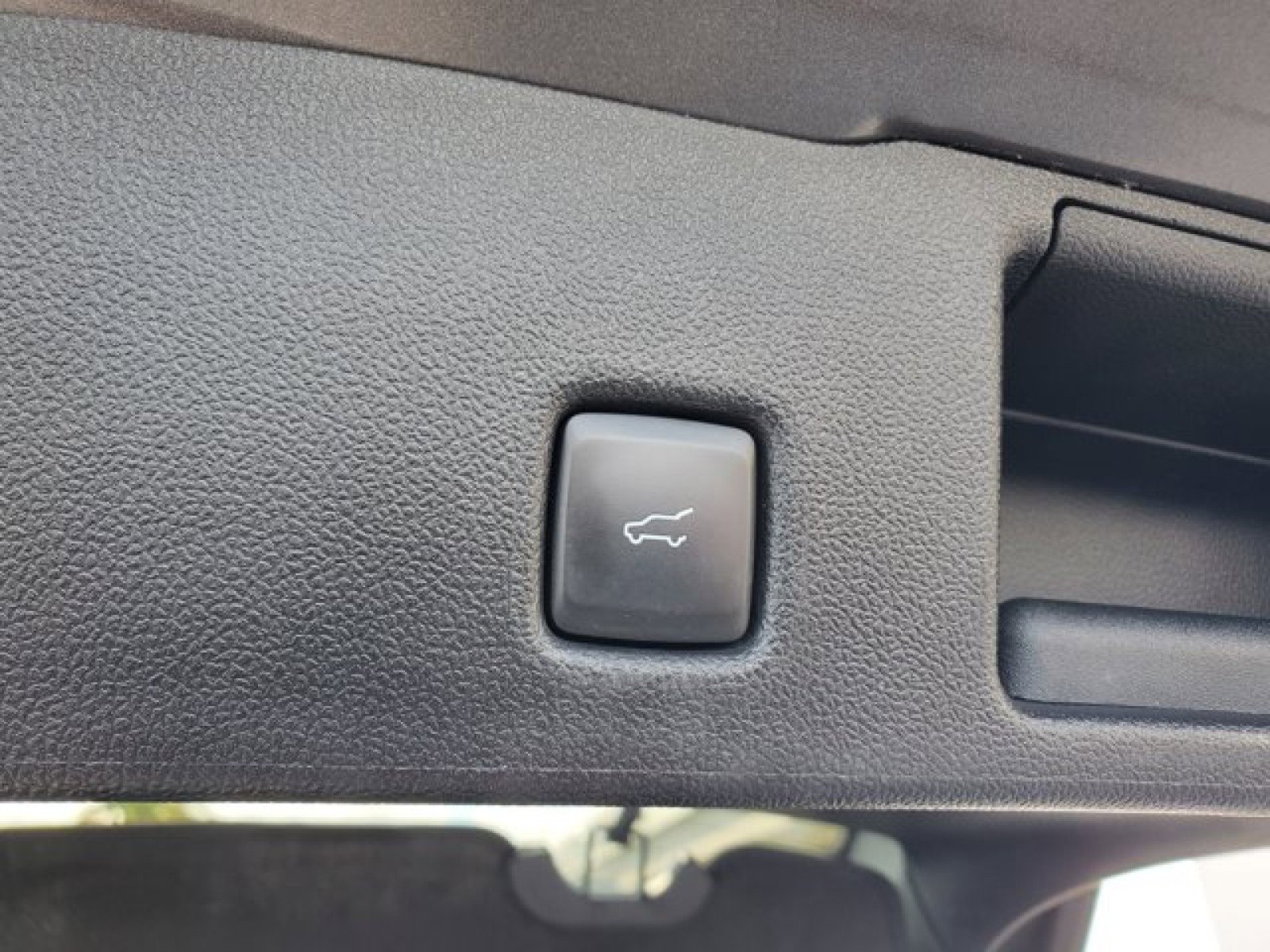 Certified 2022 Ford Escape SEL FWD image 9