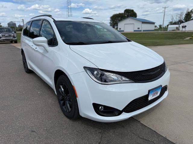 Used 2020 Chrysler Pacifica Touring-L AWD/4WD image 9