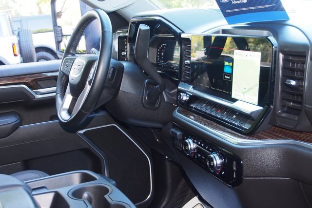 Used 2025 GMC Sierra 2500 SLE w/ Preferred Package AWD/4WD image 11
