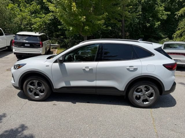 Certified 2025 Ford Escape ST-Line w/ Tech Pack #1 AWD/4WD image 2