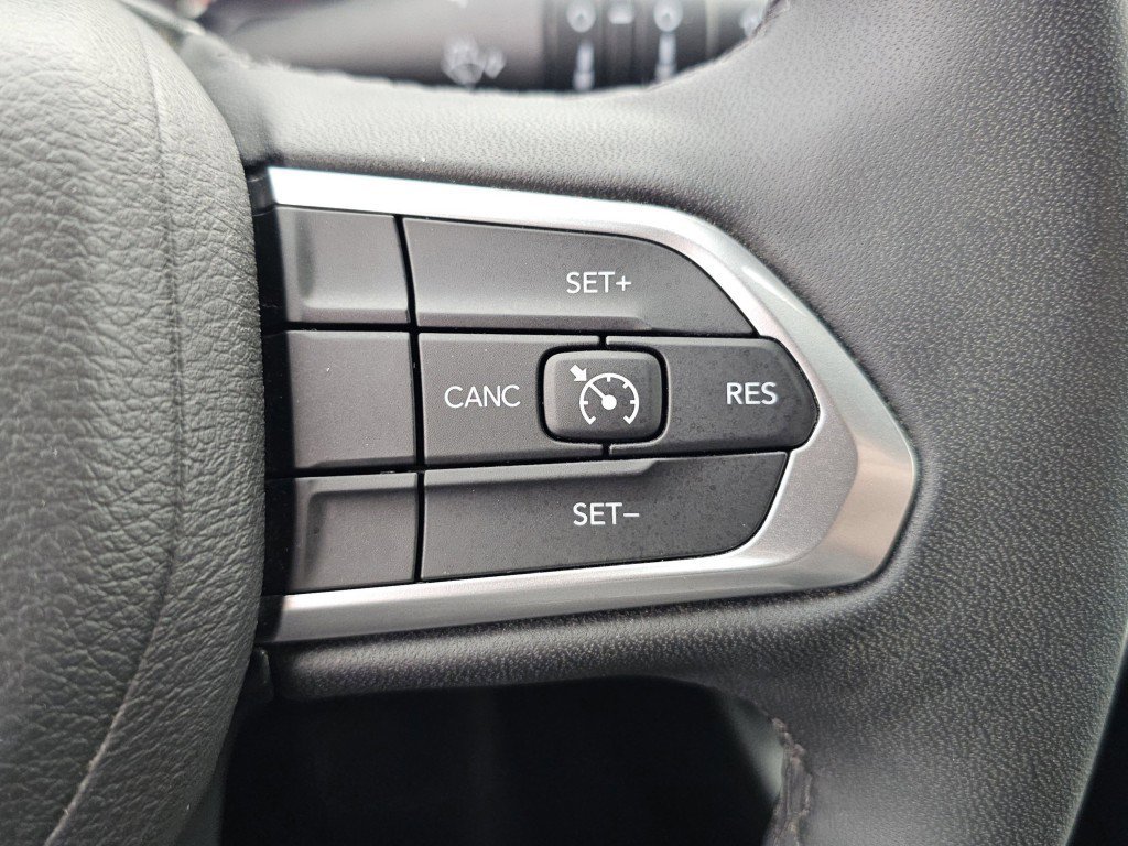 Used 2023 Jeep Compass Latitude image 19