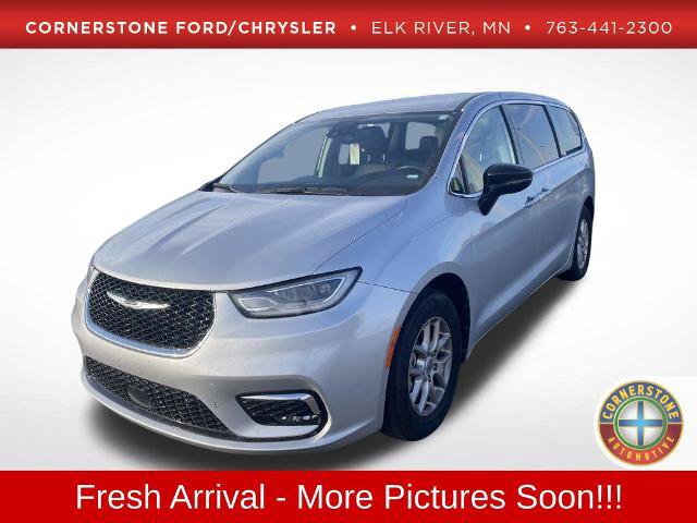 Used 2024 Chrysler Pacifica Touring-L