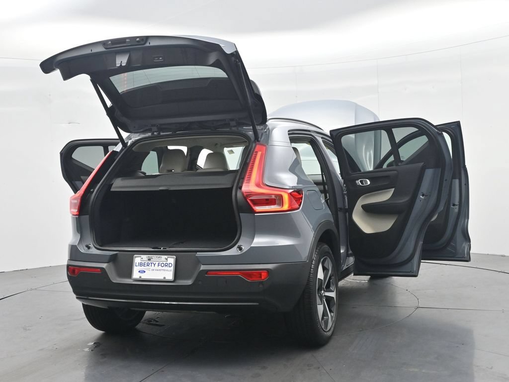 Used 2023 Volvo XC40 B4 Ultimate FWD image 49