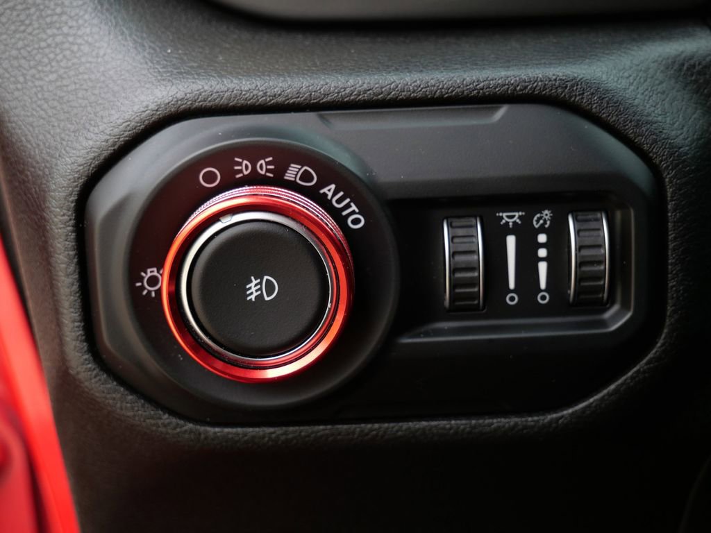 Used 2019 Jeep Wrangler Unlimited Sahara w/ Cold Weather Group AWD/4WD image 15