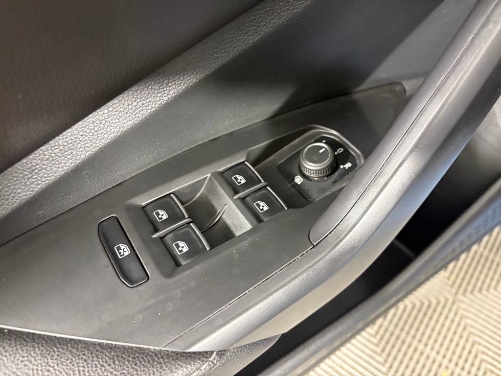 Used 2025 Volkswagen Jetta Sport FWD image 13