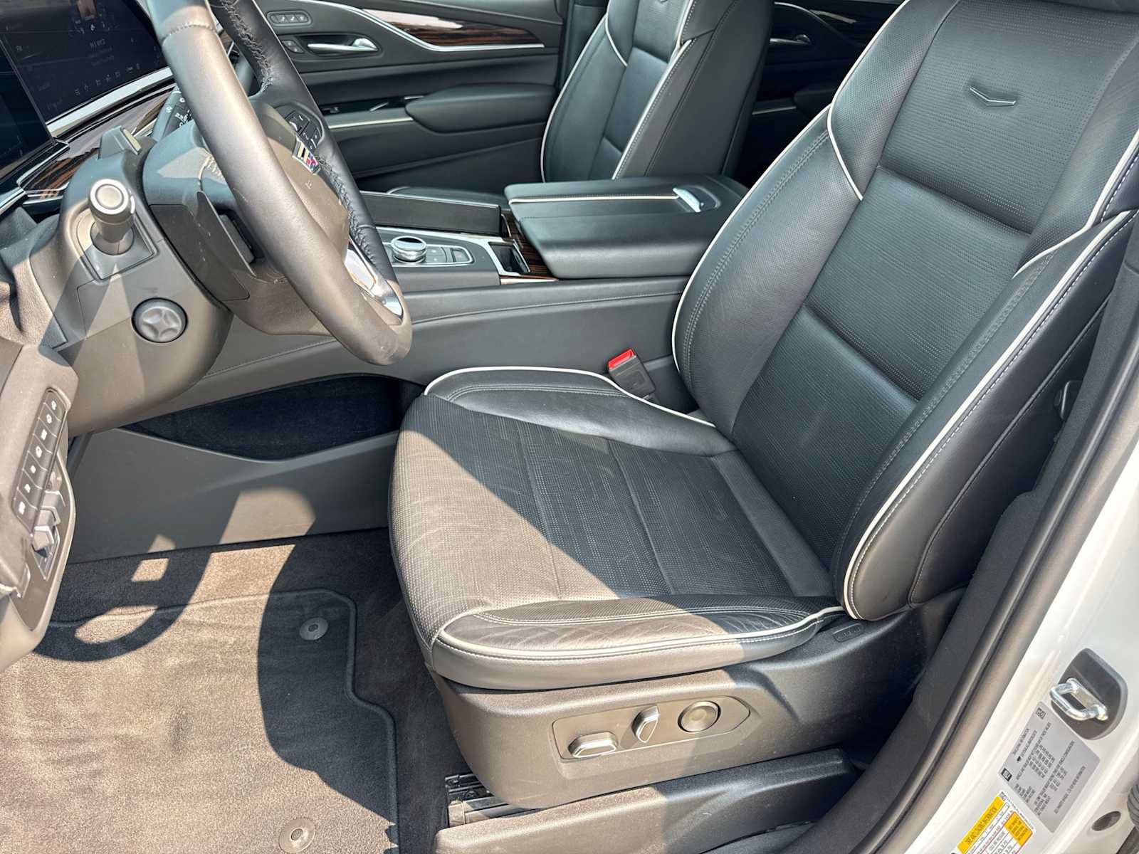 Used 2022 Cadillac Escalade ESV Premium Luxury w/ Performance Package AWD/4WD image 15