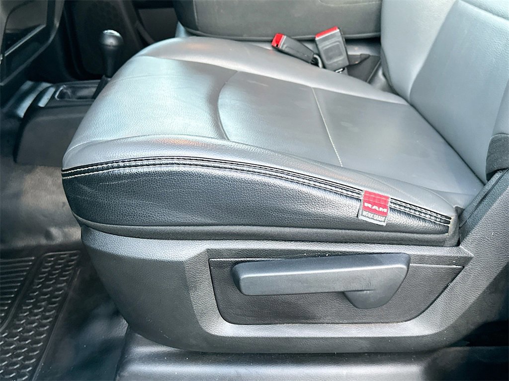 Used 2024 RAM 2500 Tradesman w/ Chrome Appearance Group image 10