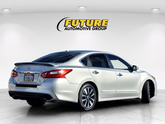 Used 2017 Nissan Altima 2.5 SL w/ 2.5 Technology Package FWD image 5