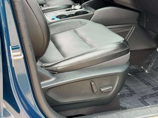 Certified 2020 Ford Escape Titanium w/ Titanium Premium Package 2.0 AWD/4WD image 31