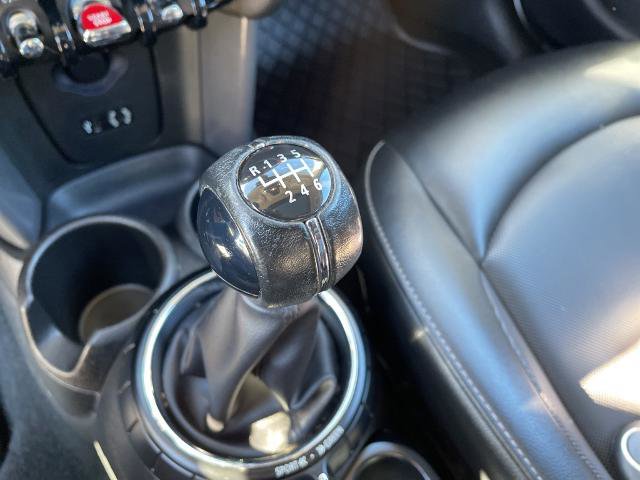 Used 2016 MINI Cooper 4-Door Hardtop image 12