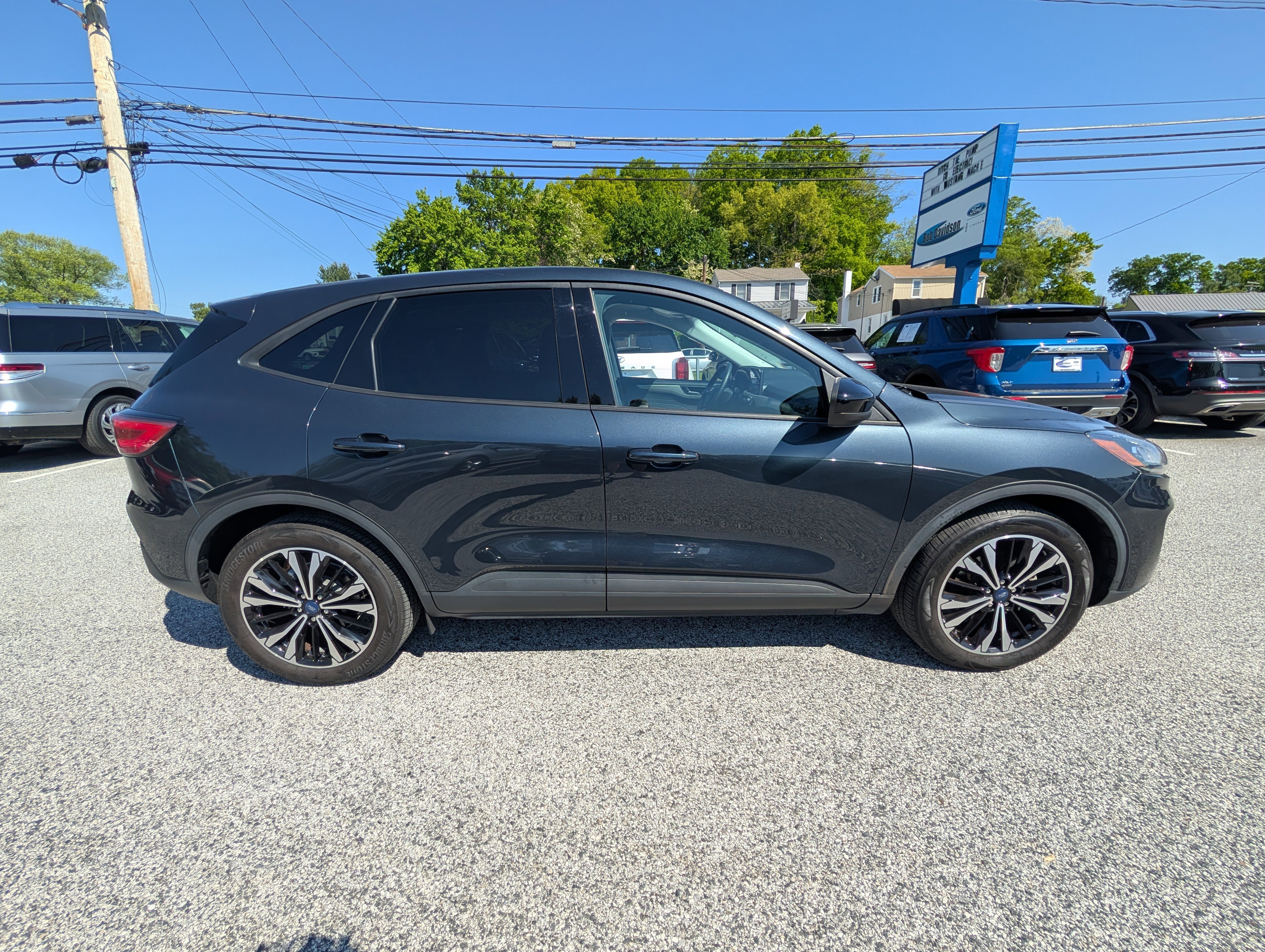 Certified 2022 Ford Escape SE w/ SE Sport Appearance Package FWD image 8